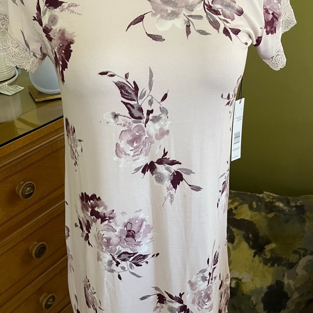 Tahari Floral/Lace Nightgown…NWT